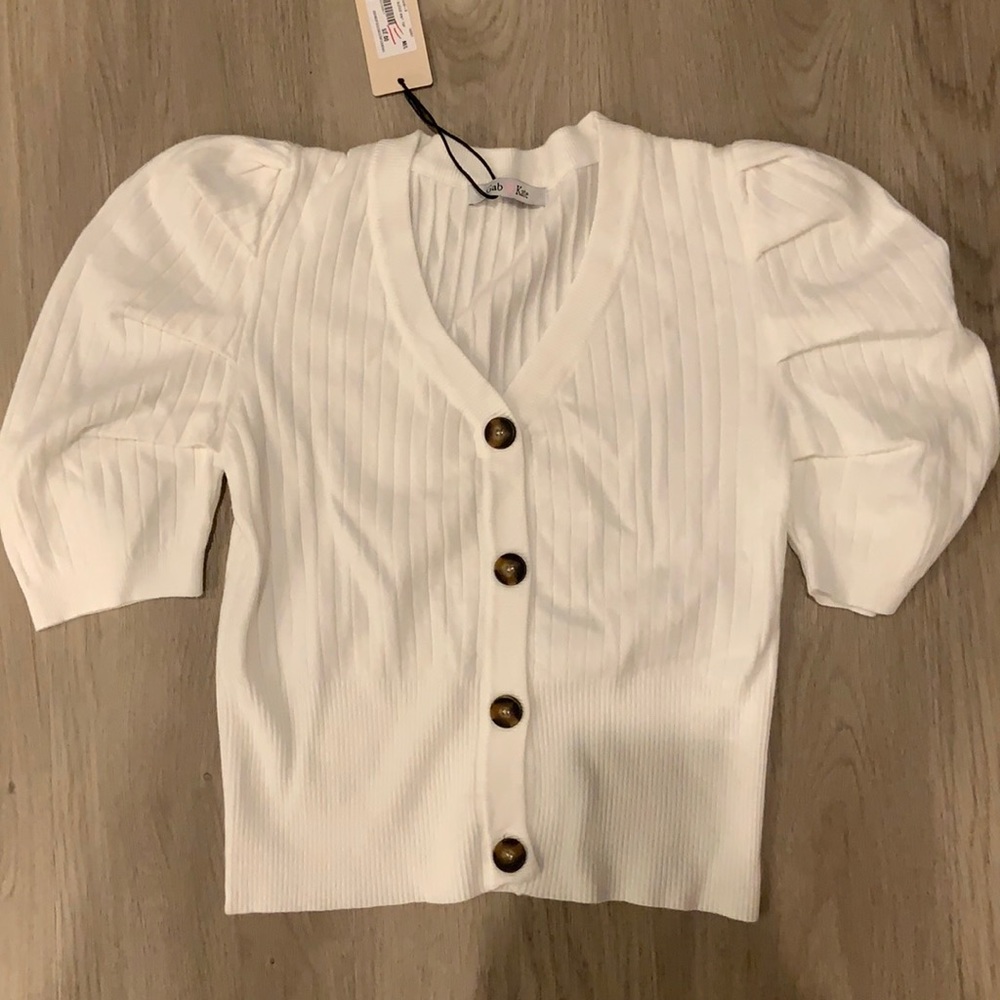 White thin puffer short sleeve sweater/shirt